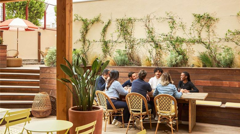 <b>greet Marseille Parc Chanot Velodrome Restaurant</b>. Images powered by <a href="https://iceportal.shijigroup.com/" title="IcePortal" target="_blank">IcePortal</a>.