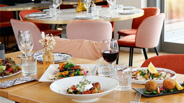 <b>Saint Gervais Hotel & Spa Restaurant</b>. Images powered by <a href="https://iceportal.shijigroup.com/" title="IcePortal" target="_blank">IcePortal</a>.