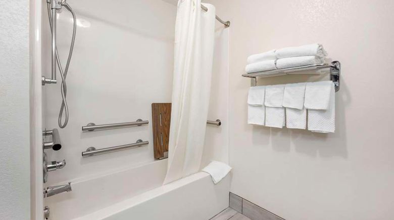 <b>Quality Suites Room</b>. Images powered by <a href="https://iceportal.shijigroup.com/" title="IcePortal" target="_blank">IcePortal</a>.