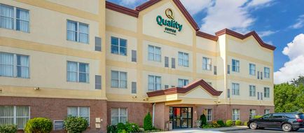 Quality Suites Exterior