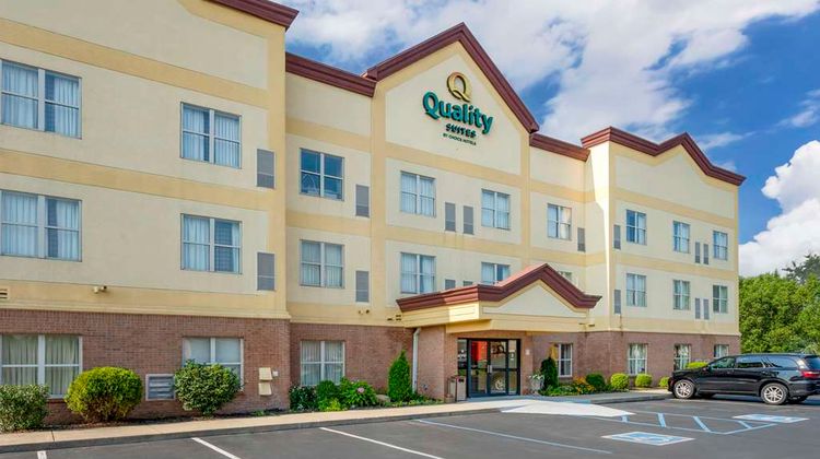 Quality Suites Exterior