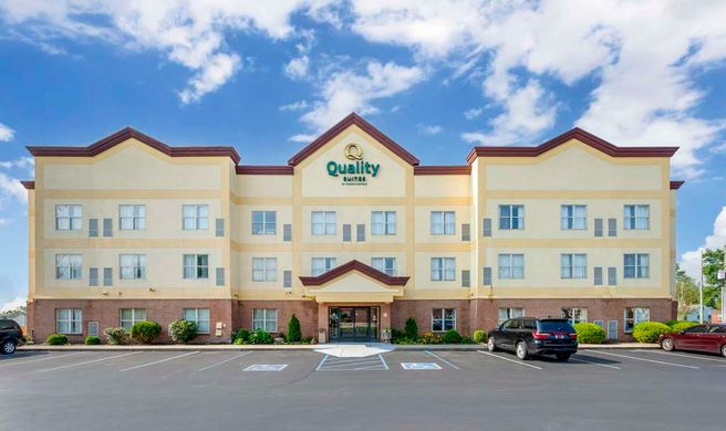 Quality Suites Exterior