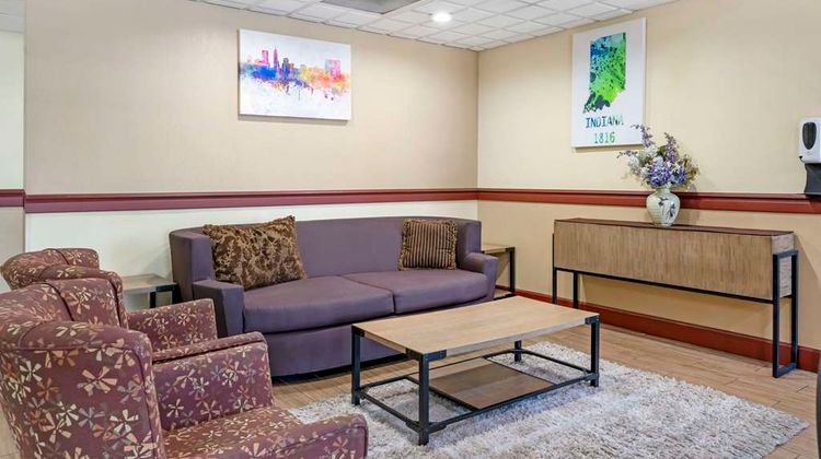 Quality Suites Lobby