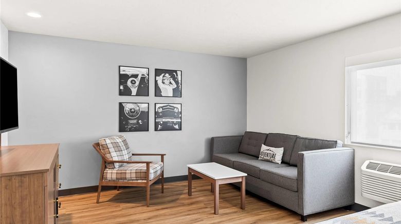 <b>Maverick Hotel Eugene near University Suite</b>. Images powered by <a href="https://iceportal.shijigroup.com/" title="IcePortal" target="_blank">IcePortal</a>.