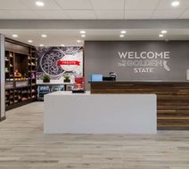 Hampton Inn Concord Lobby