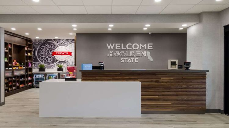 Hampton Inn Concord Lobby