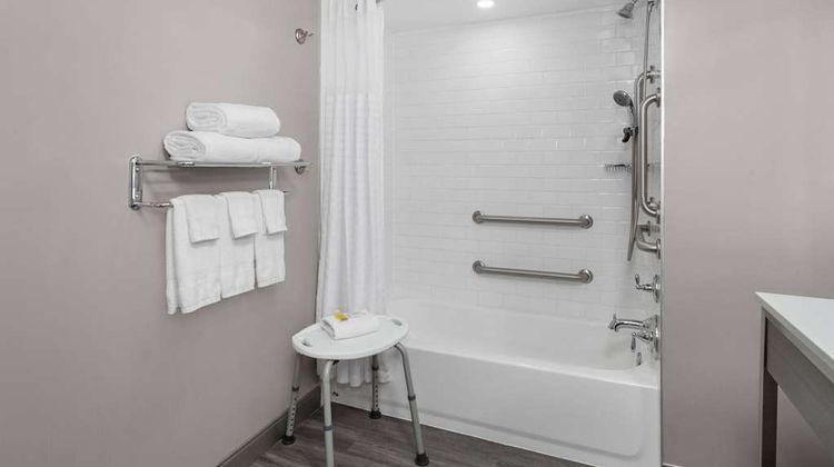 Days Inn by Wyndham Baltimore Northwest Room