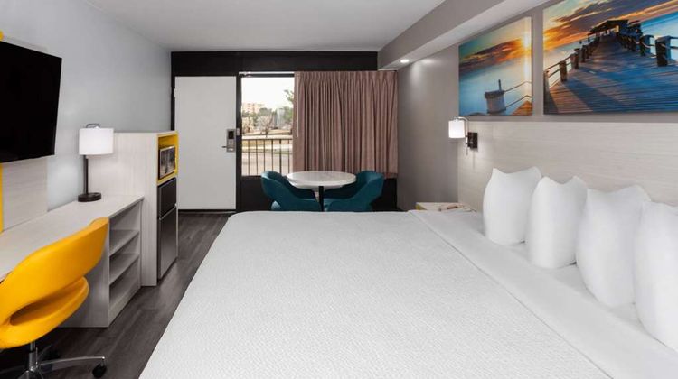 Days Inn by Wyndham Baltimore Northwest Room