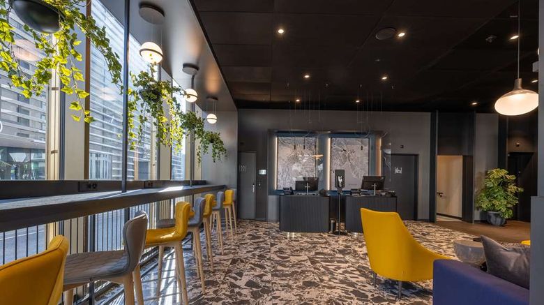 <b>Radisson Hotel & Suites Zurich Lobby</b>. Images powered by <a href="https://iceportal.shijigroup.com/" title="IcePortal" target="_blank">IcePortal</a>.