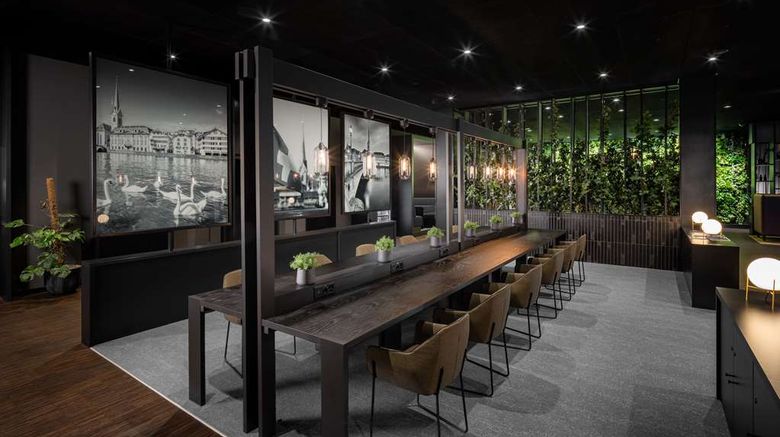 <b>Radisson Hotel & Suites Zurich Lobby</b>. Images powered by <a href="https://iceportal.shijigroup.com/" title="IcePortal" target="_blank">IcePortal</a>.