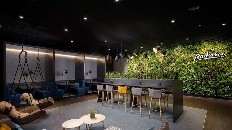 Radisson Hotel & Suites Zurich Lobby