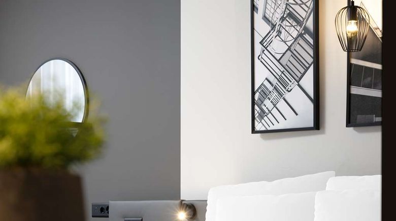 <b>Radisson Hotel & Suites Zurich Room</b>. Images powered by <a href="https://iceportal.shijigroup.com/" title="IcePortal" target="_blank">IcePortal</a>.