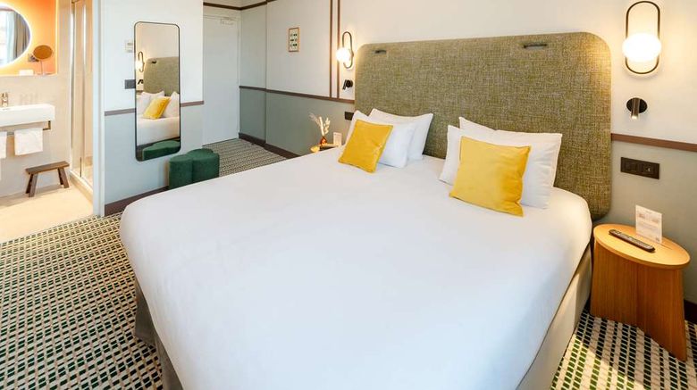 <b>Best Western Plus Au Grand Saint Jean Room</b>. Images powered by <a href="https://iceportal.shijigroup.com/" title="IcePortal" target="_blank">IcePortal</a>.