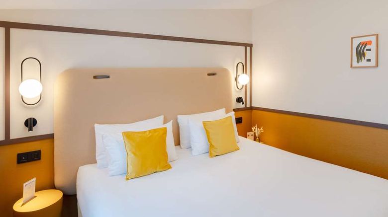 <b>Best Western Plus Au Grand Saint Jean Room</b>. Images powered by <a href="https://iceportal.shijigroup.com/" title="IcePortal" target="_blank">IcePortal</a>.