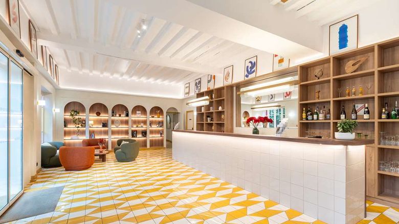 <b>Best Western Plus Au Grand Saint Jean Lobby</b>. Images powered by <a href="https://iceportal.shijigroup.com/" title="IcePortal" target="_blank">IcePortal</a>.