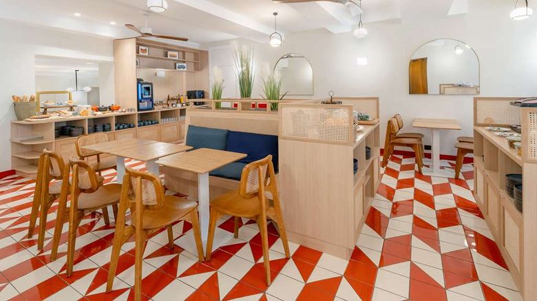 <b>Best Western Plus Au Grand Saint Jean Restaurant</b>. Images powered by <a href="https://iceportal.shijigroup.com/" title="IcePortal" target="_blank">IcePortal</a>.