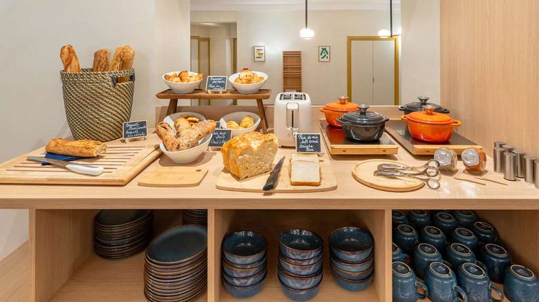 <b>Best Western Plus Au Grand Saint Jean Restaurant</b>. Images powered by <a href="https://iceportal.shijigroup.com/" title="IcePortal" target="_blank">IcePortal</a>.