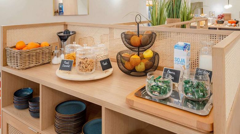 <b>Best Western Plus Au Grand Saint Jean Restaurant</b>. Images powered by <a href="https://iceportal.shijigroup.com/" title="IcePortal" target="_blank">IcePortal</a>.