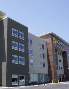 La Quinta Inn & Suites by Wyndham