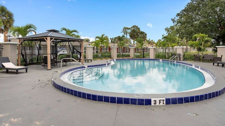 <b>Super 8 Maingate Kissimmee/Orlando Pool</b>. Images powered by <a href="https://iceportal.shijigroup.com/" title="IcePortal" target="_blank">IcePortal</a>.