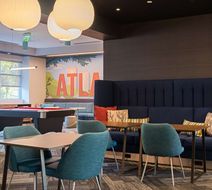 Tru by Hilton Atlanta Airpt College Park Lobby
