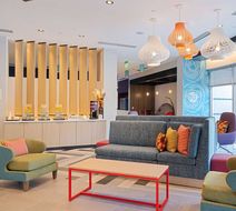 Tru by Hilton Atlanta Airpt College Park Lobby
