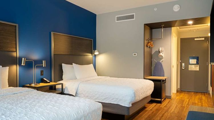 Tru by Hilton Atlanta Airpt College Park Room