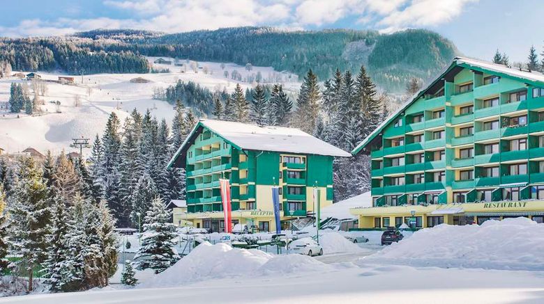 <b>Alpine Club Exterior</b>. Images powered by <a href="https://iceportal.shijigroup.com/" title="IcePortal" target="_blank">IcePortal</a>.