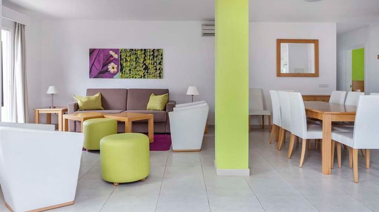 <b>Jardines del Sol Bungalows Room</b>. Images powered by <a href="https://iceportal.shijigroup.com/" title="IcePortal" target="_blank">IcePortal</a>.