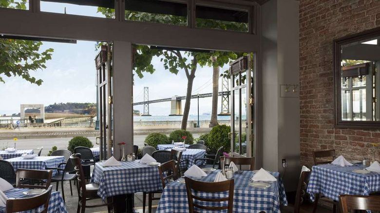 <b>Hotel Griffon Restaurant</b>. Images powered by <a href="https://iceportal.shijigroup.com/" title="IcePortal" target="_blank">IcePortal</a>.