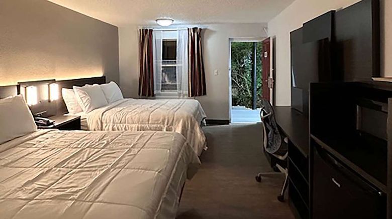 <b>Baymont by Wyndham DMN Airport Room</b>. Images powered by <a href="https://iceportal.shijigroup.com/" title="IcePortal" target="_blank">IcePortal</a>.