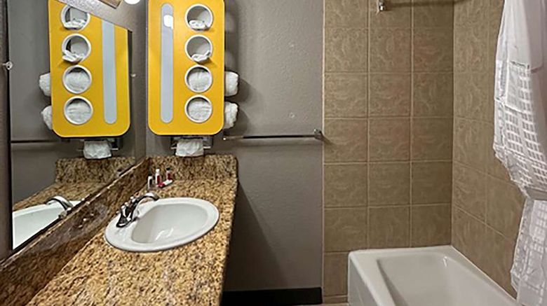 <b>Baymont by Wyndham DMN Airport Room</b>. Images powered by <a href="https://iceportal.shijigroup.com/" title="IcePortal" target="_blank">IcePortal</a>.