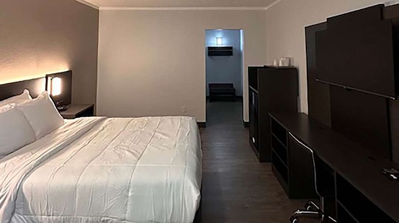 <b>Baymont by Wyndham DMN Airport Room</b>. Images powered by <a href="https://iceportal.shijigroup.com/" title="IcePortal" target="_blank">IcePortal</a>.