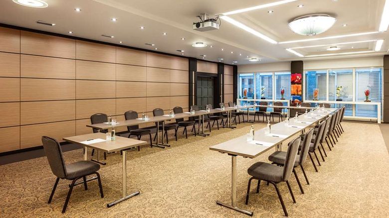 <b>Lindner Hotel Airport Meeting</b>. Images powered by <a href="https://iceportal.shijigroup.com/" title="IcePortal" target="_blank">IcePortal</a>.