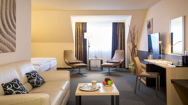<b>Lindner Hotel Frankfurt Hochst Suite</b>. Images powered by <a href="https://iceportal.shijigroup.com/" title="IcePortal" target="_blank">IcePortal</a>.