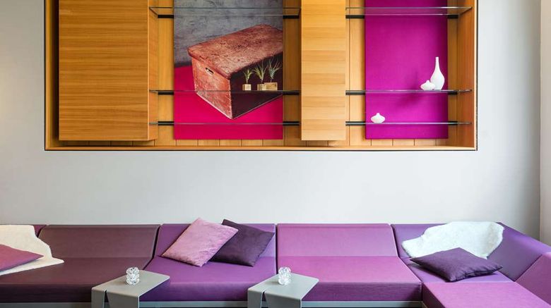 <b>Lindner Hotel Frankfurt Sportpark Pool</b>. Images powered by <a href="https://iceportal.shijigroup.com/" title="IcePortal" target="_blank">IcePortal</a>.