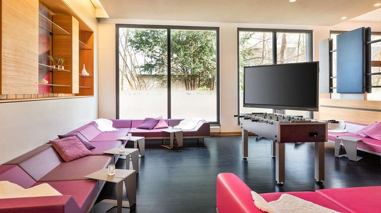 <b>Lindner Hotel Frankfurt Sportpark Pool</b>. Images powered by <a href="https://iceportal.shijigroup.com/" title="IcePortal" target="_blank">IcePortal</a>.