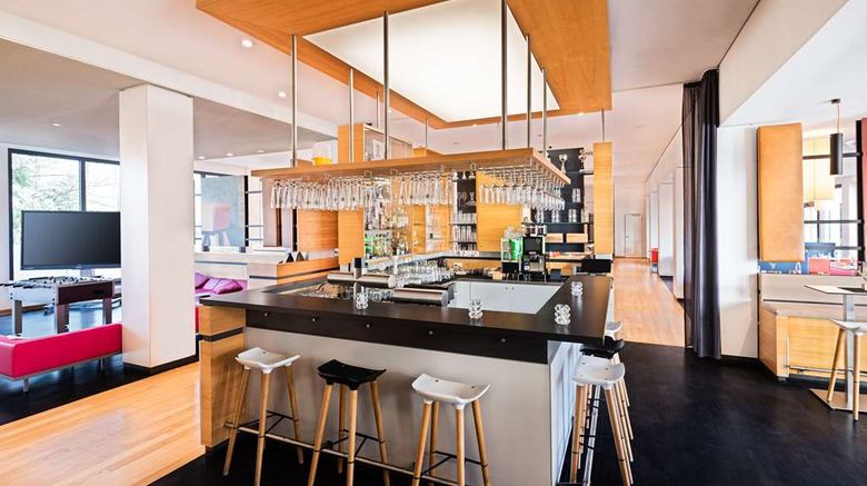 <b>Lindner Hotel Frankfurt Sportpark Pool</b>. Images powered by <a href="https://iceportal.shijigroup.com/" title="IcePortal" target="_blank">IcePortal</a>.