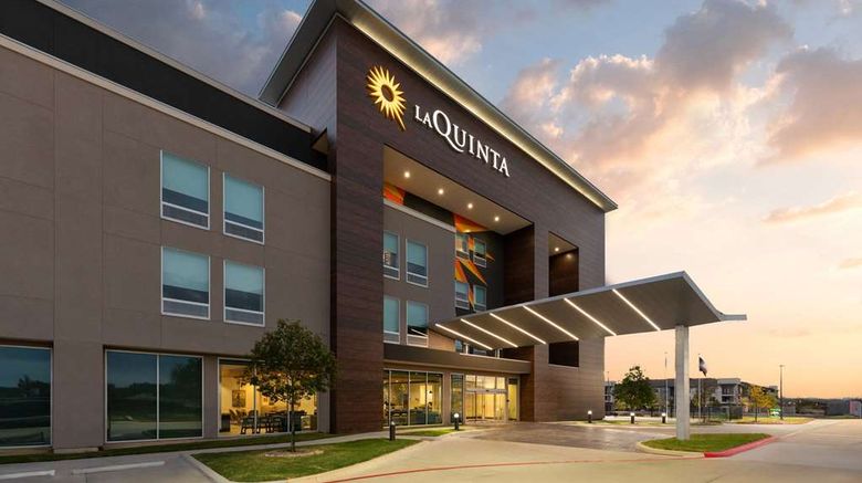 <b>La Quinta Inn & Suites Austin Parmer Exterior</b>. Images powered by <a href="https://iceportal.shijigroup.com/" title="IcePortal" target="_blank">IcePortal</a>.