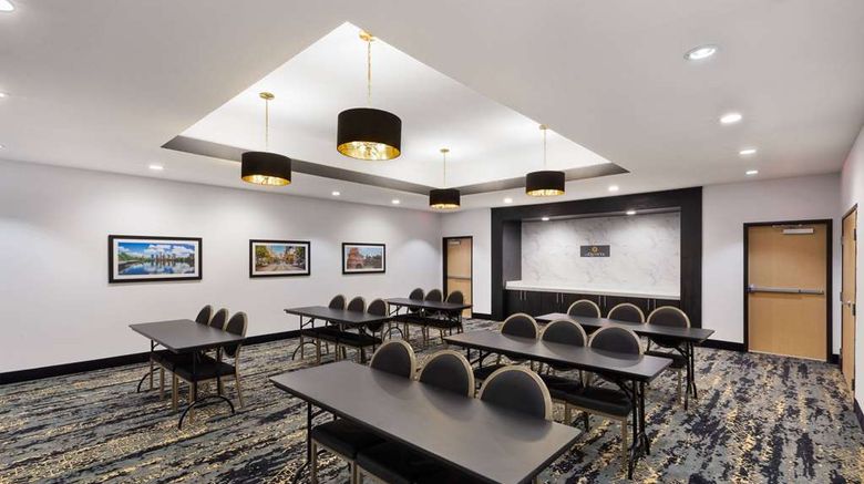 <b>La Quinta Inn & Suites Austin Parmer Meeting</b>. Images powered by <a href="https://iceportal.shijigroup.com/" title="IcePortal" target="_blank">IcePortal</a>.