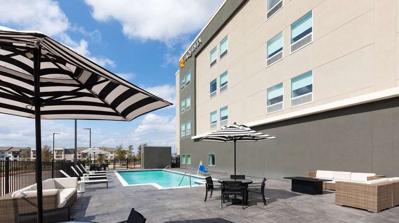 <b>La Quinta Inn & Suites Austin Parmer Pool</b>. Images powered by <a href="https://iceportal.shijigroup.com/" title="IcePortal" target="_blank">IcePortal</a>.
