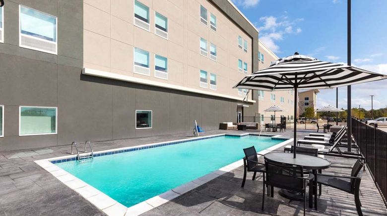<b>La Quinta Inn & Suites Austin Parmer Pool</b>. Images powered by <a href="https://iceportal.shijigroup.com/" title="IcePortal" target="_blank">IcePortal</a>.