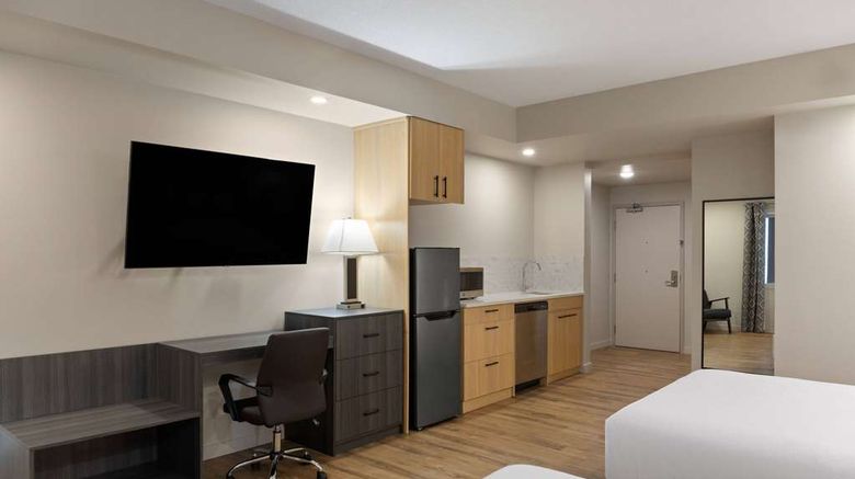 <b>Baymont by Wyndham West Edmonton Room</b>. Images powered by <a href="https://iceportal.shijigroup.com/" title="IcePortal" target="_blank">IcePortal</a>.