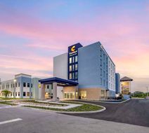 Comfort Inn and Suites New Port Richey Exterior