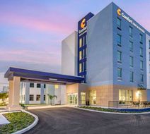 Comfort Inn and Suites New Port Richey Exterior