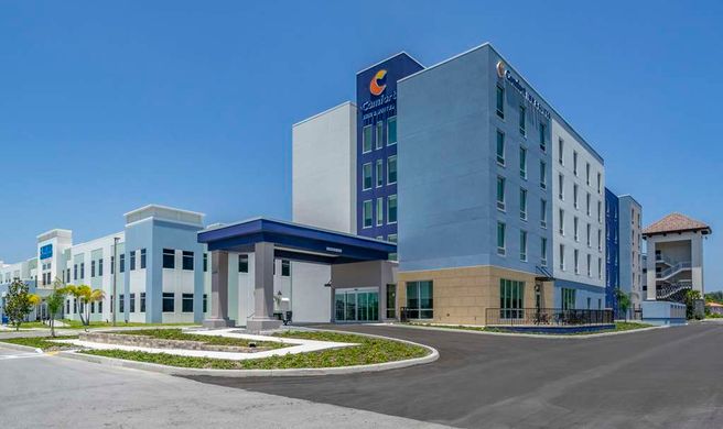 Comfort Inn and Suites New Port Richey Exterior