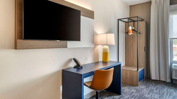 Comfort Inn and Suites New Port Richey Room