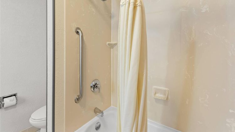 Comfort Inn & Suites Room
