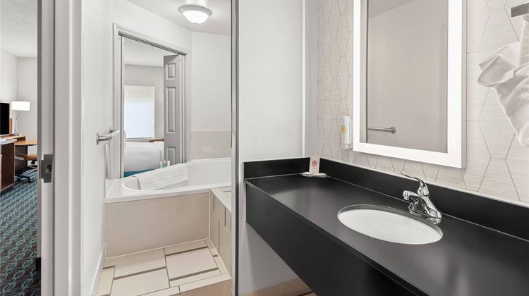 Comfort Inn & Suites Room