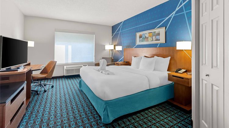 Comfort Inn & Suites Room